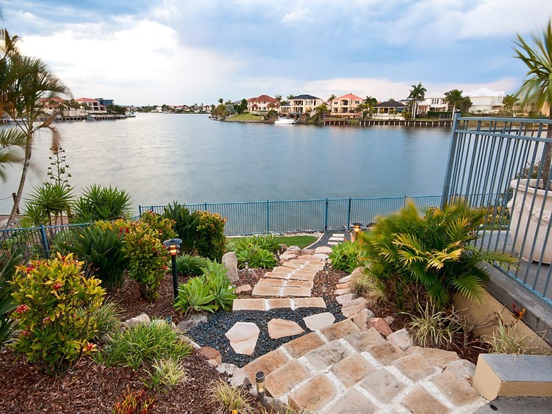 32 Bollard Circuit, Clear Island Waters QLD 4226