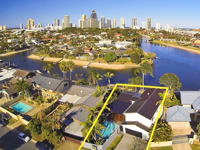 20 Maureen Court, Broadbeach Waters QLD 4218