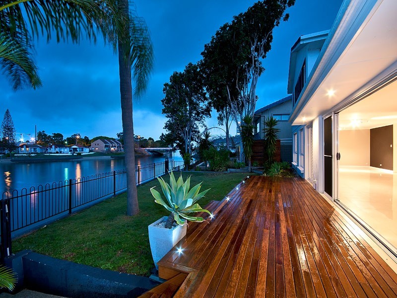 20 Maureen Court, Broadbeach Waters QLD 4218