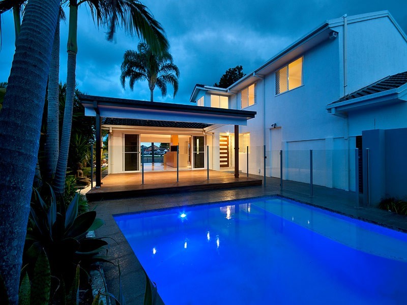 20 Maureen Court, Broadbeach Waters QLD 4218