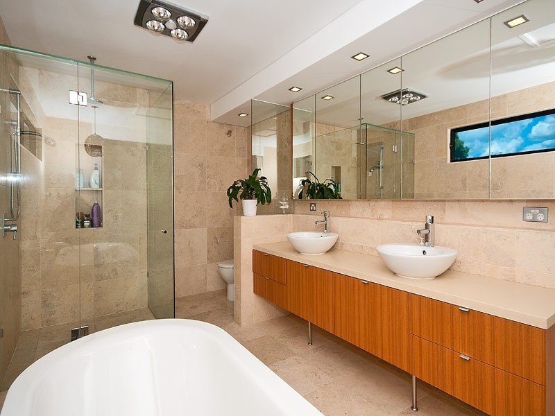 20 Maureen Court, Broadbeach Waters QLD 4218