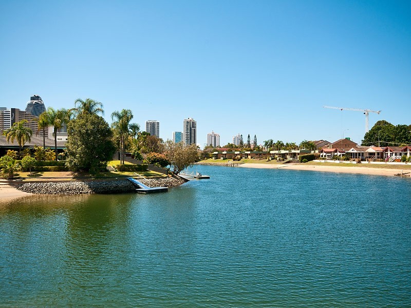20 Maureen Court, Broadbeach Waters QLD 4218