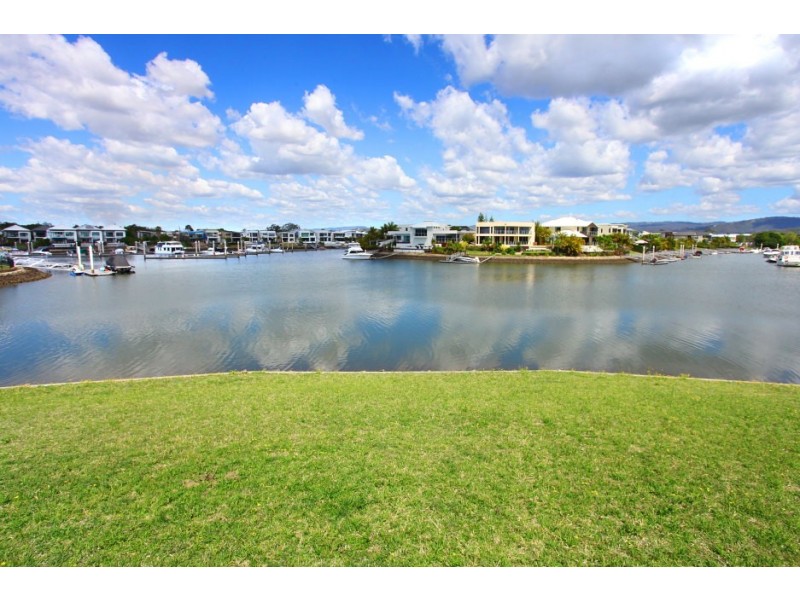 53 and 55 Harbourvue Court, Helensvale QLD 4212