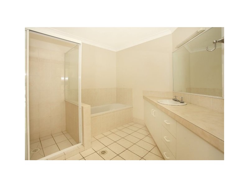 2/15 William Street, Southport QLD 4215