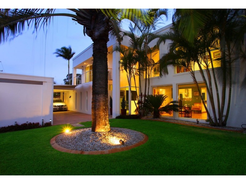 176 Monaco Street, Broadbeach Waters QLD 4218