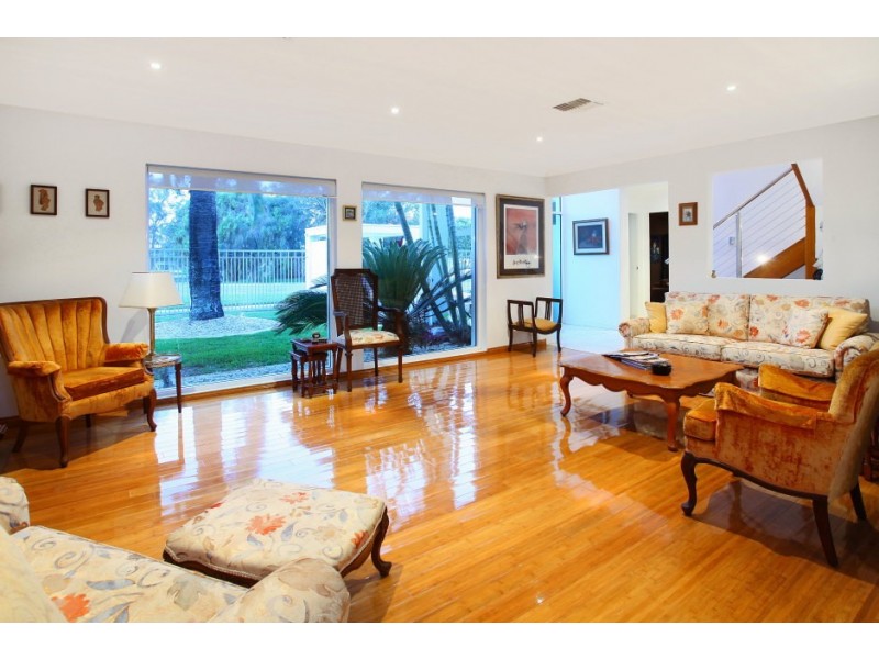 176 Monaco Street, Broadbeach Waters QLD 4218