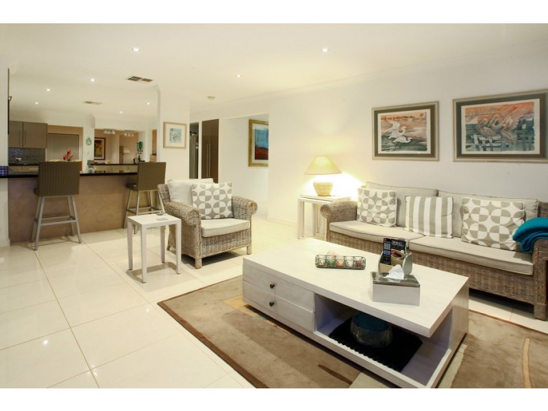 176 Monaco Street, Broadbeach Waters QLD 4218