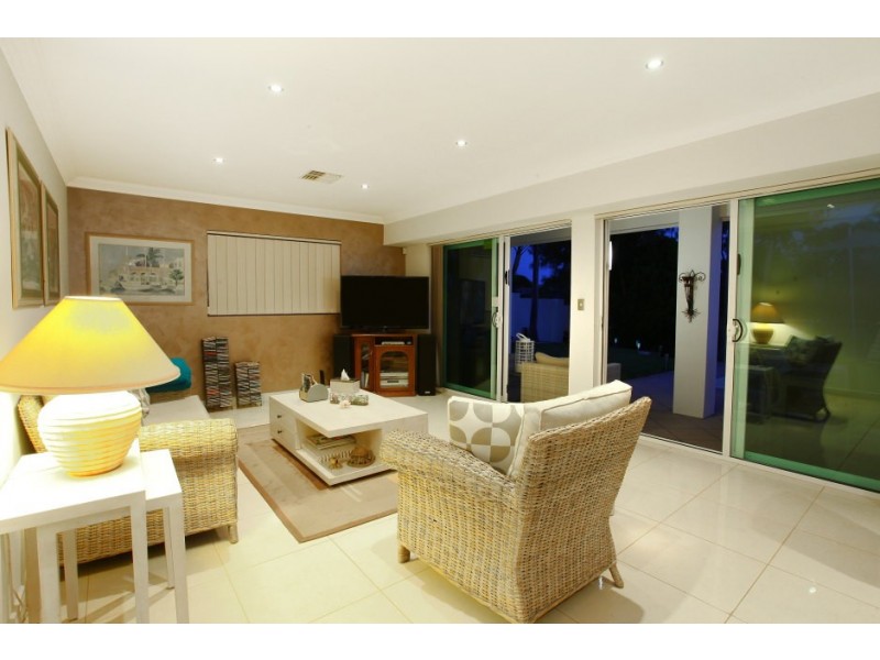 176 Monaco Street, Broadbeach Waters QLD 4218