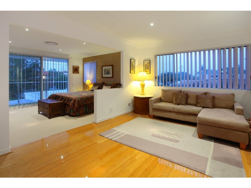 176 Monaco Street, Broadbeach Waters QLD 4218