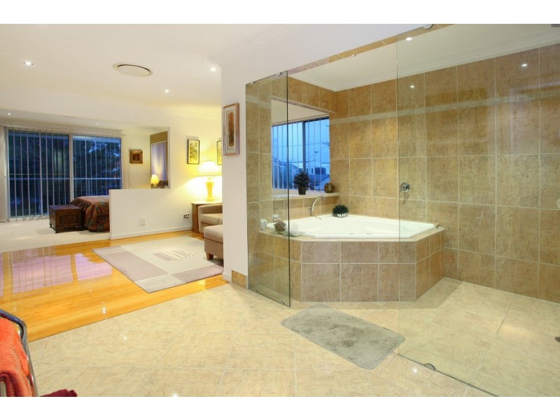 176 Monaco Street, Broadbeach Waters QLD 4218