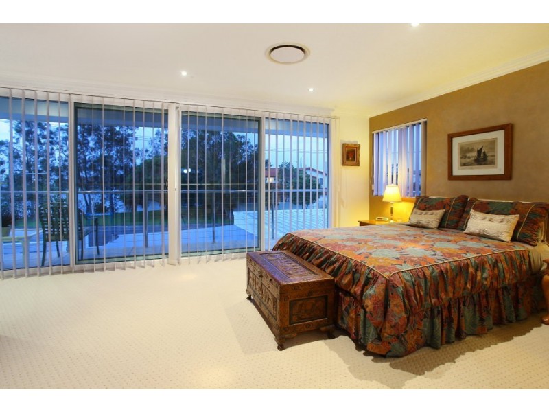 176 Monaco Street, Broadbeach Waters QLD 4218