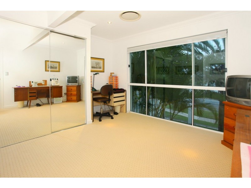 176 Monaco Street, Broadbeach Waters QLD 4218