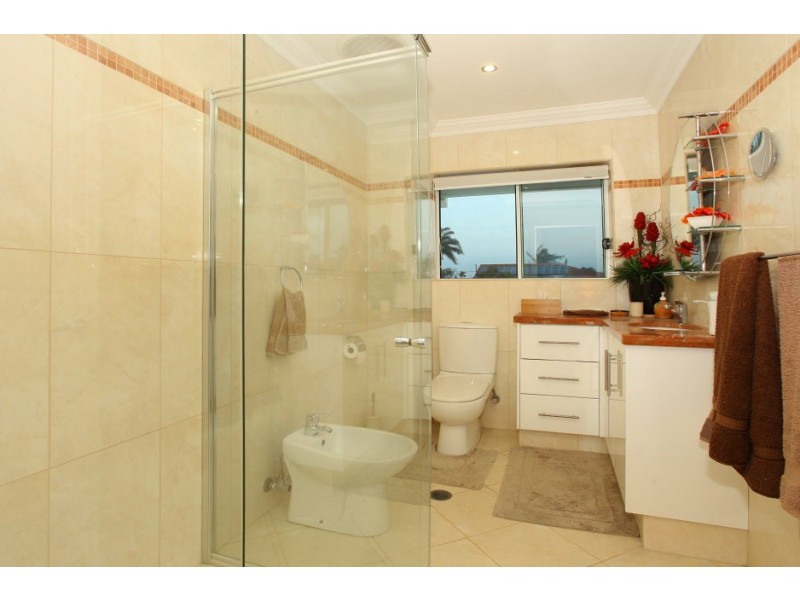 176 Monaco Street, Broadbeach Waters QLD 4218