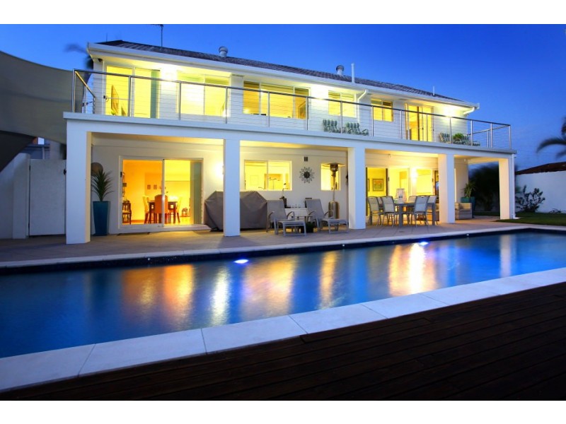 176 Monaco Street, Broadbeach Waters QLD 4218