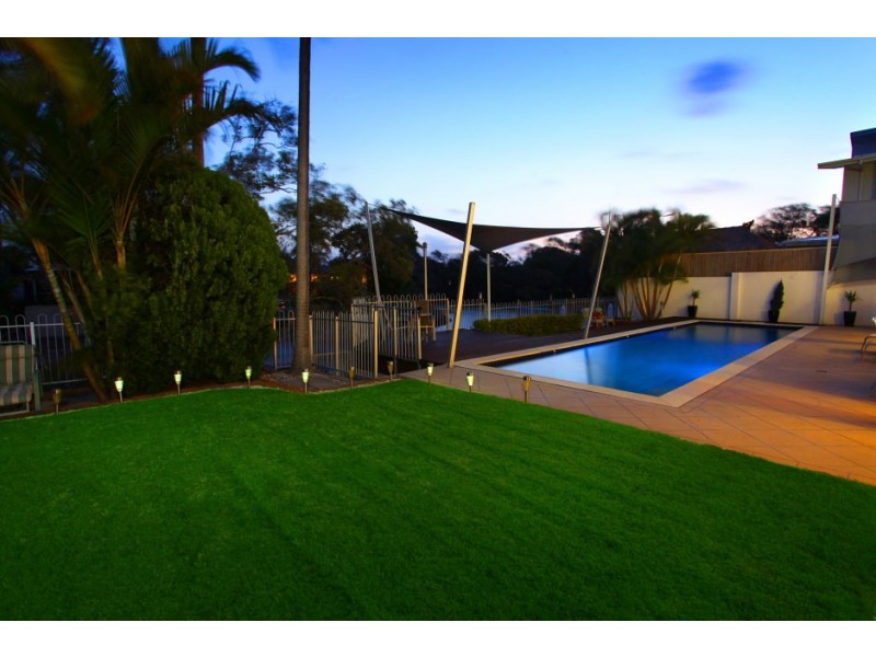 176 Monaco Street, Broadbeach Waters QLD 4218