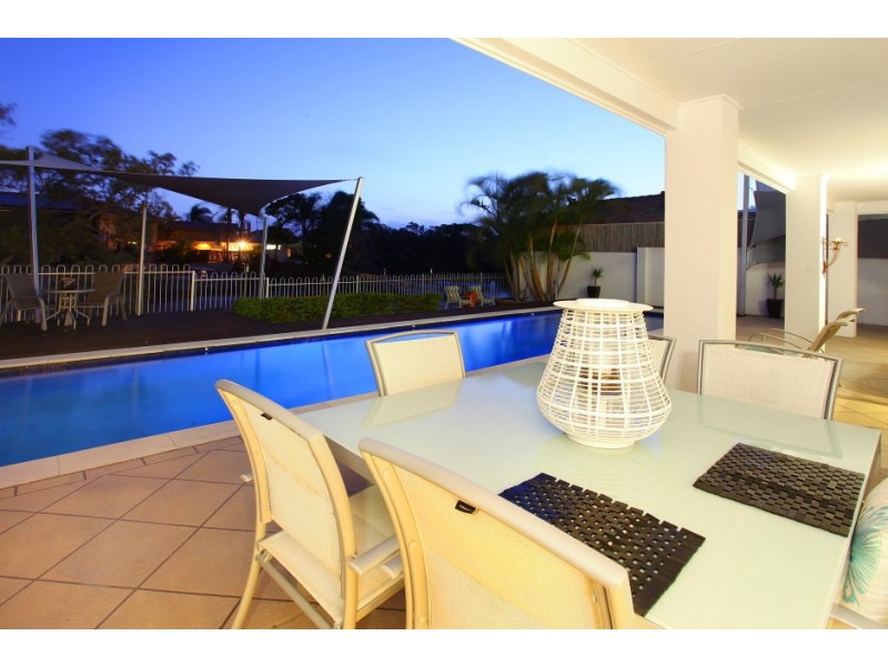 176 Monaco Street, Broadbeach Waters QLD 4218
