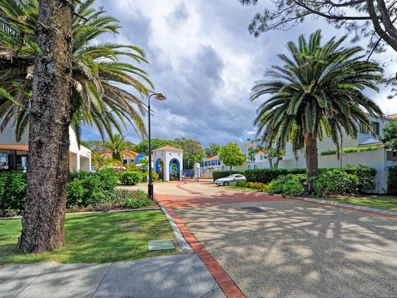 1001/2214 Gold Coast Highway, Mermaid Waters QLD 4218