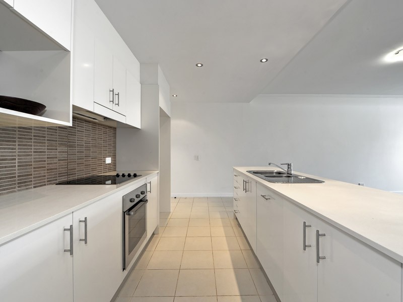 8/6 Miami Key, Broadbeach Waters QLD 4218