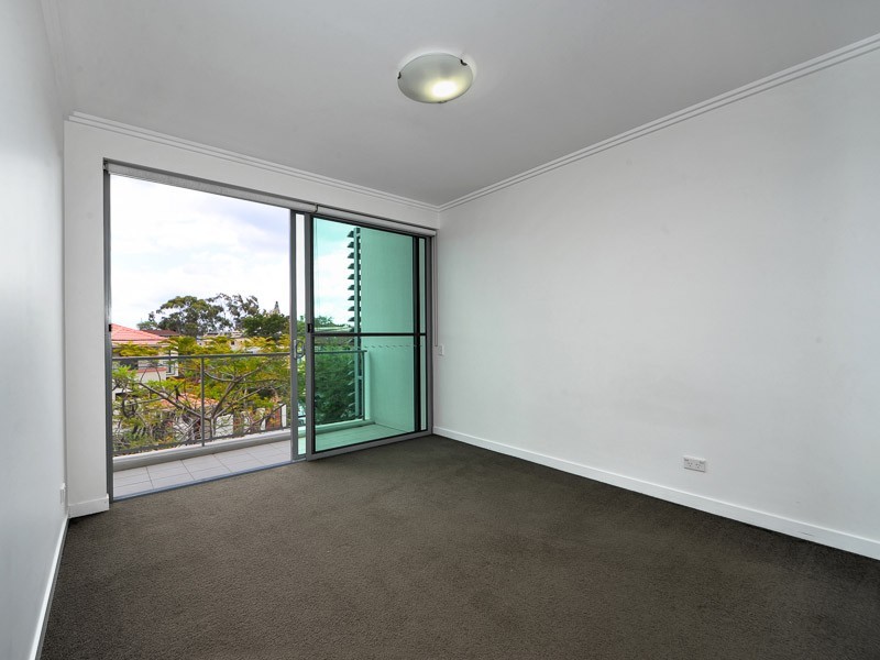8/6 Miami Key, Broadbeach Waters QLD 4218