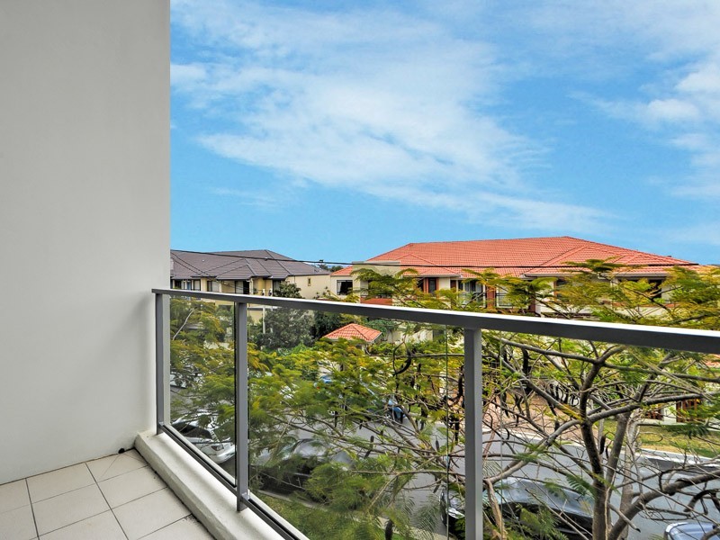 8/6 Miami Key, Broadbeach Waters QLD 4218