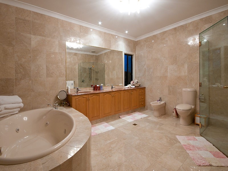 34 Kookaburra Court, Sorrento QLD 4217