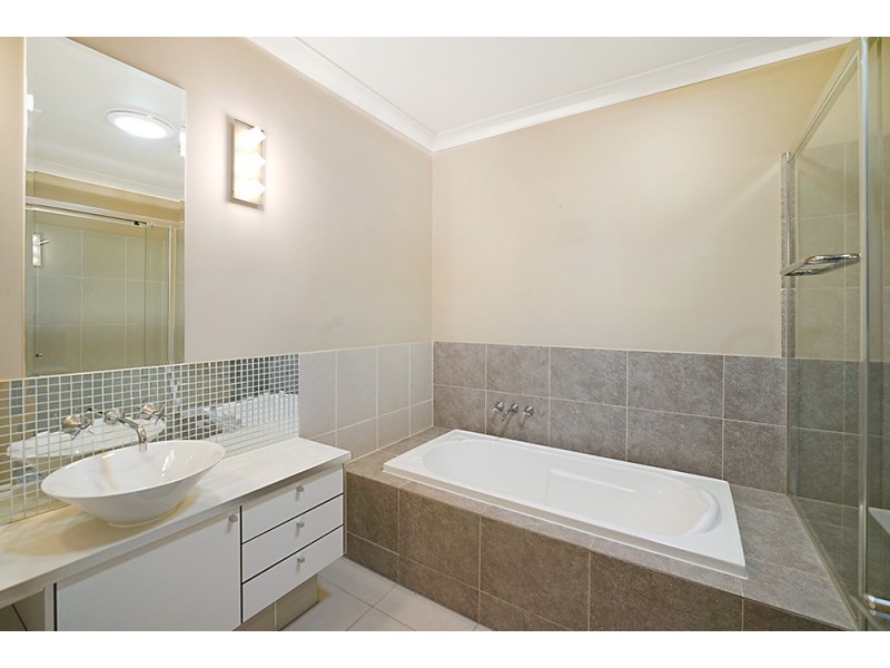 3310 Central Place, Carrara QLD 4211