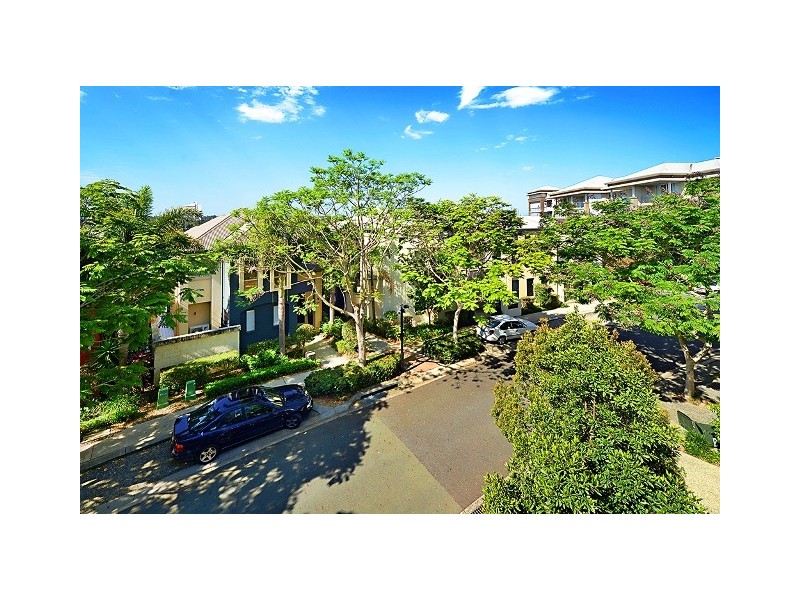 3310 Central Place, Carrara QLD 4211