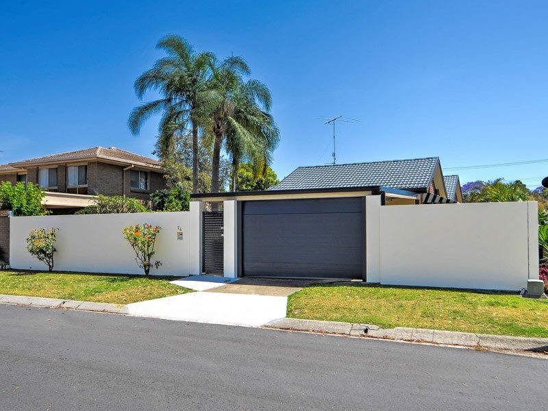 24 Hokitika Street, Broadbeach Waters QLD 4218