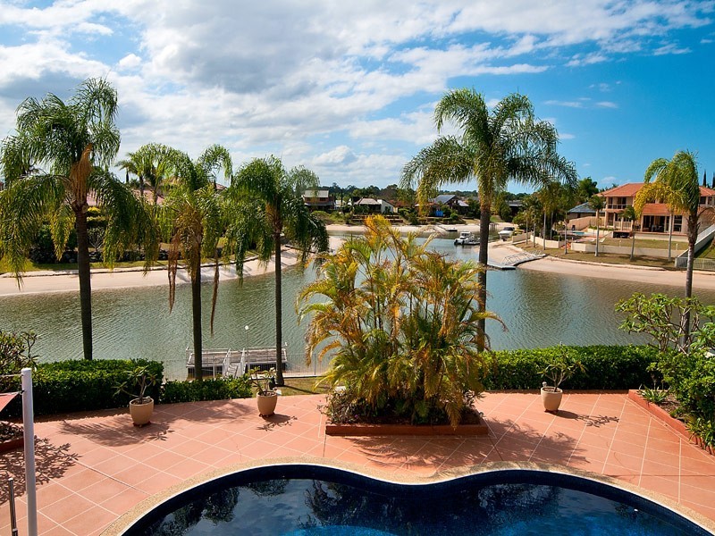 18 Kincardine Drive, Benowa Waters QLD 4217