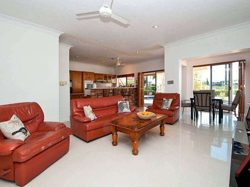 18 Kincardine Drive, Benowa Waters QLD 4217