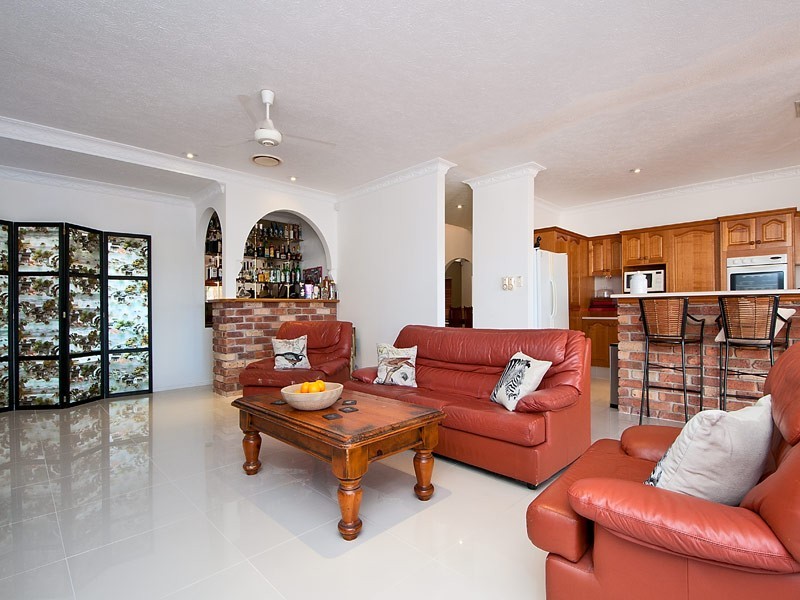 18 Kincardine Drive, Benowa Waters QLD 4217