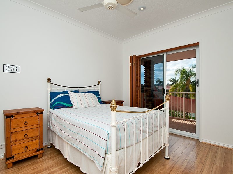 18 Kincardine Drive, Benowa Waters QLD 4217