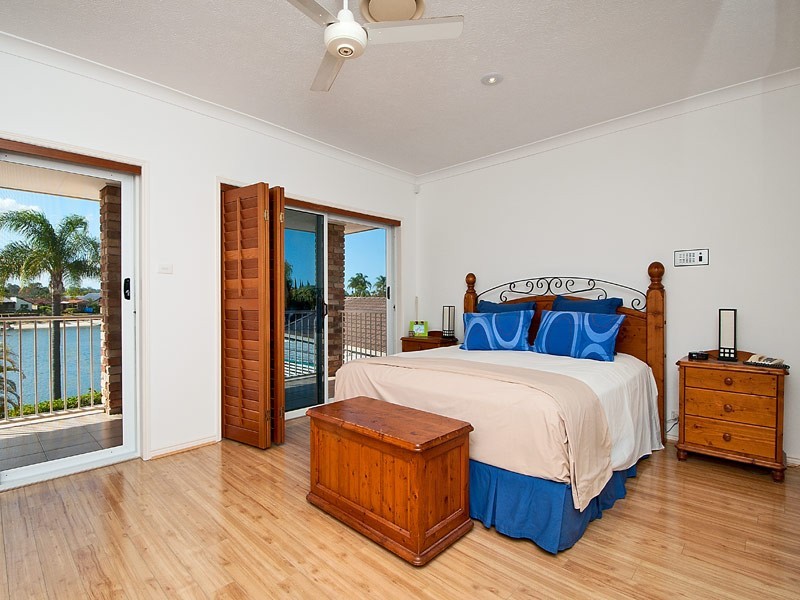 18 Kincardine Drive, Benowa Waters QLD 4217