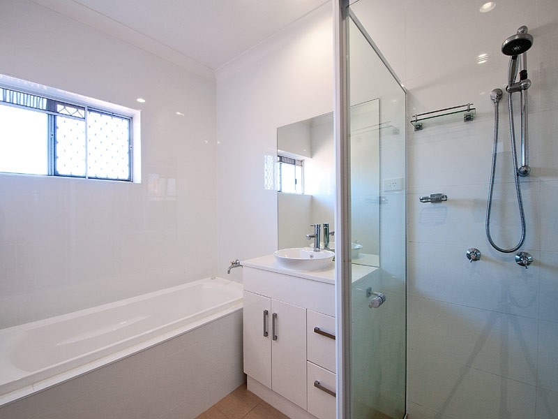 18 Kincardine Drive, Benowa Waters QLD 4217