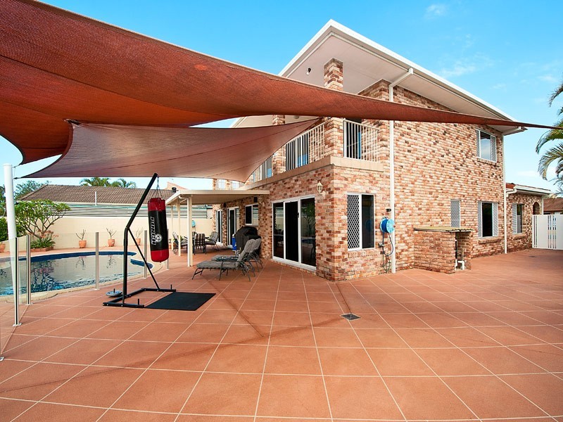 18 Kincardine Drive, Benowa Waters QLD 4217