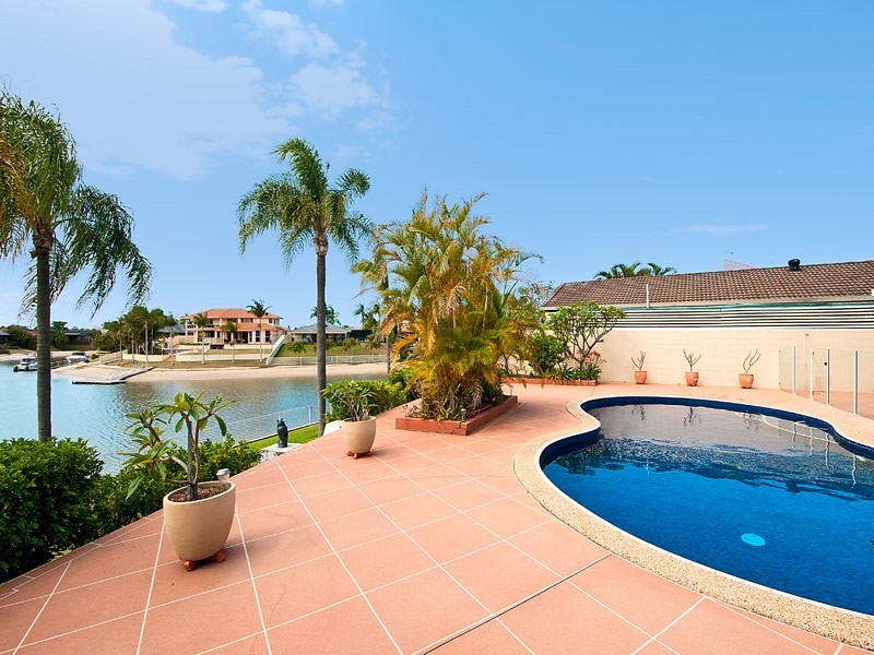 18 Kincardine Drive, Benowa Waters QLD 4217