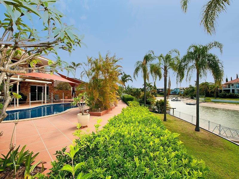 18 Kincardine Drive, Benowa Waters QLD 4217