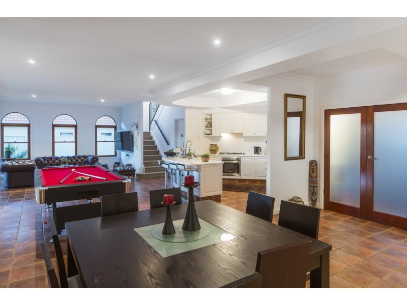 30 Tee Trees Boulevard, Arundel QLD 4214