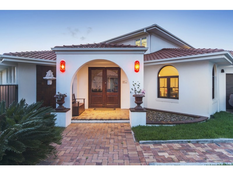 30 Tee Trees Boulevard, Arundel QLD 4214