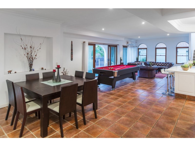 30 Tee Trees Boulevard, Arundel QLD 4214