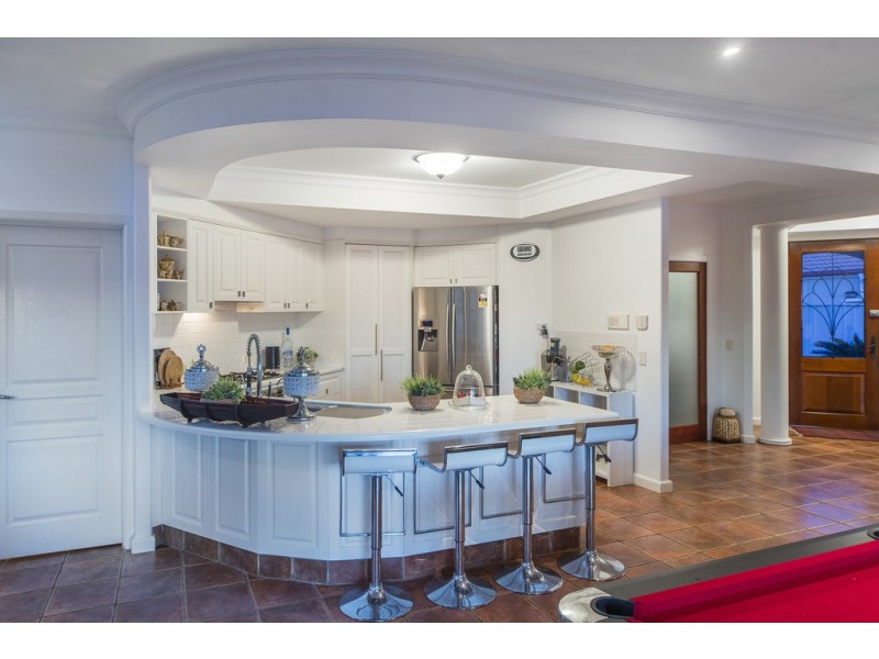 30 Tee Trees Boulevard, Arundel QLD 4214