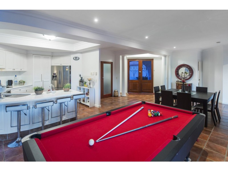 30 Tee Trees Boulevard, Arundel QLD 4214