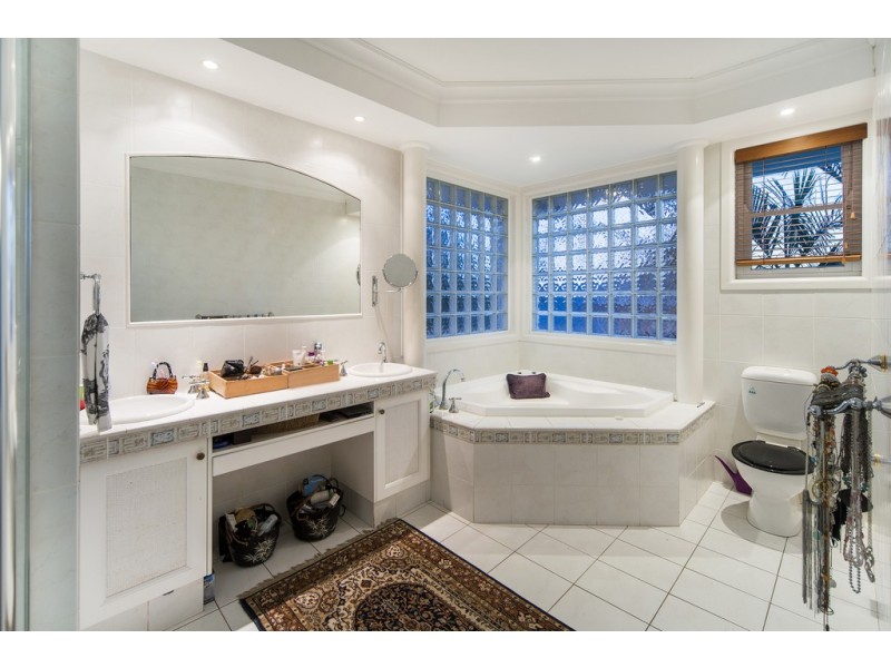 30 Tee Trees Boulevard, Arundel QLD 4214