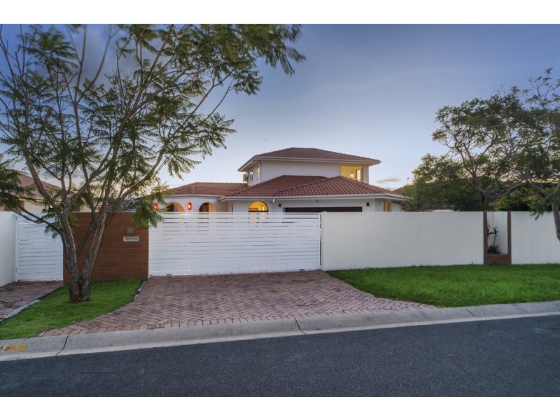 30 Tee Trees Boulevard, Arundel QLD 4214