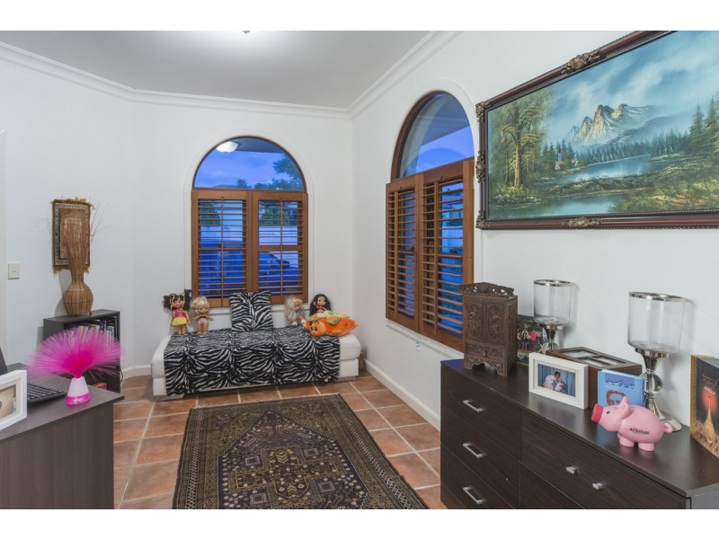 30 Tee Trees Boulevard, Arundel QLD 4214