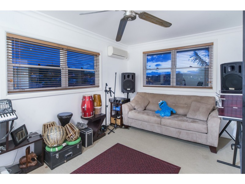 30 Tee Trees Boulevard, Arundel QLD 4214