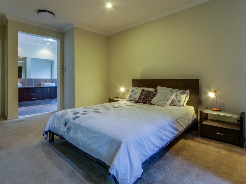 24 Iridium Drive, Hope Island QLD 4212