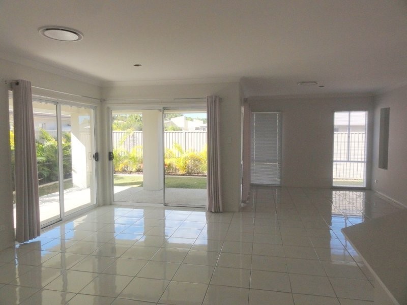 24 Iridium Drive, Hope Island QLD 4212