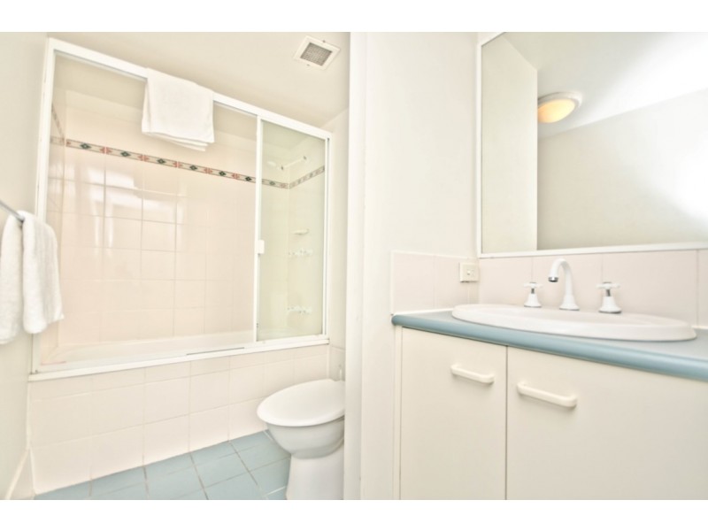 7-9 Robert Street, Labrador QLD 4215