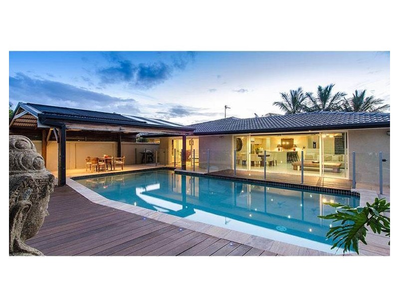 14 Andrea Ave, Broadbeach Waters QLD 4218